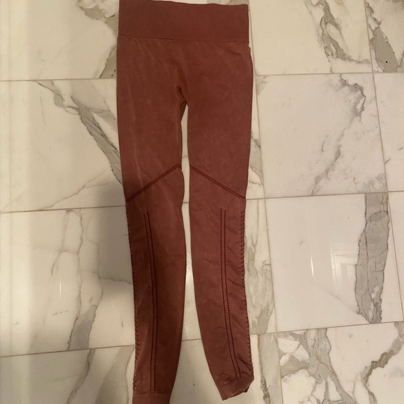 NWOT Max Studio Performance Leggings​​ - Picture 2 of 3